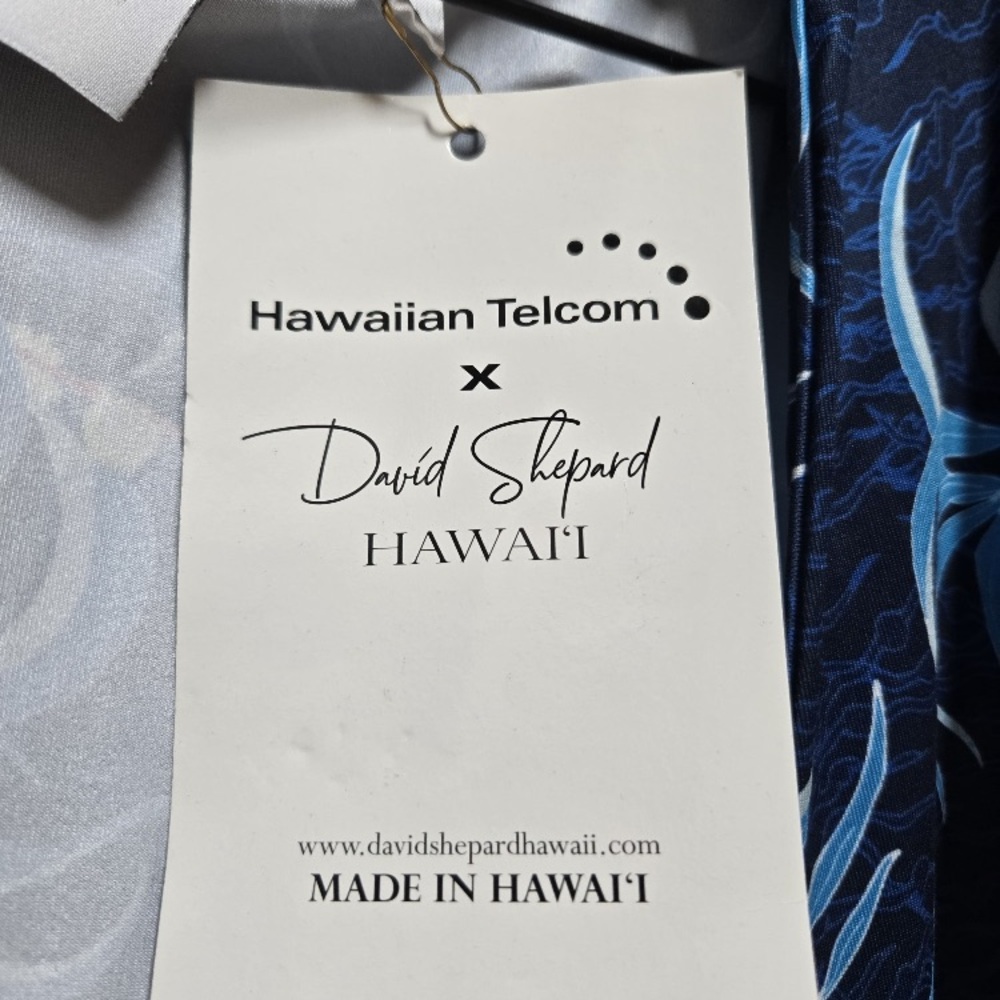 David Shepard Hawai’i Aloha Robe - Picture 8 of 8
